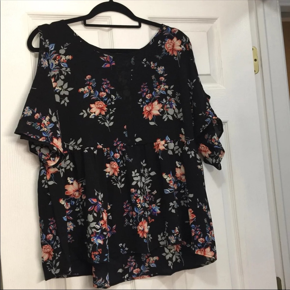 Loramendi cold shoulder shirt Large